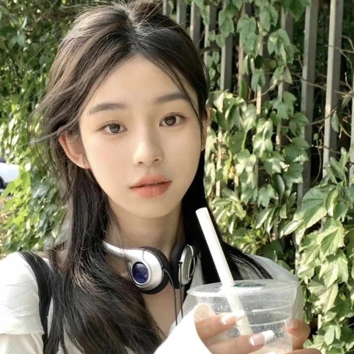 我的美女室友海报